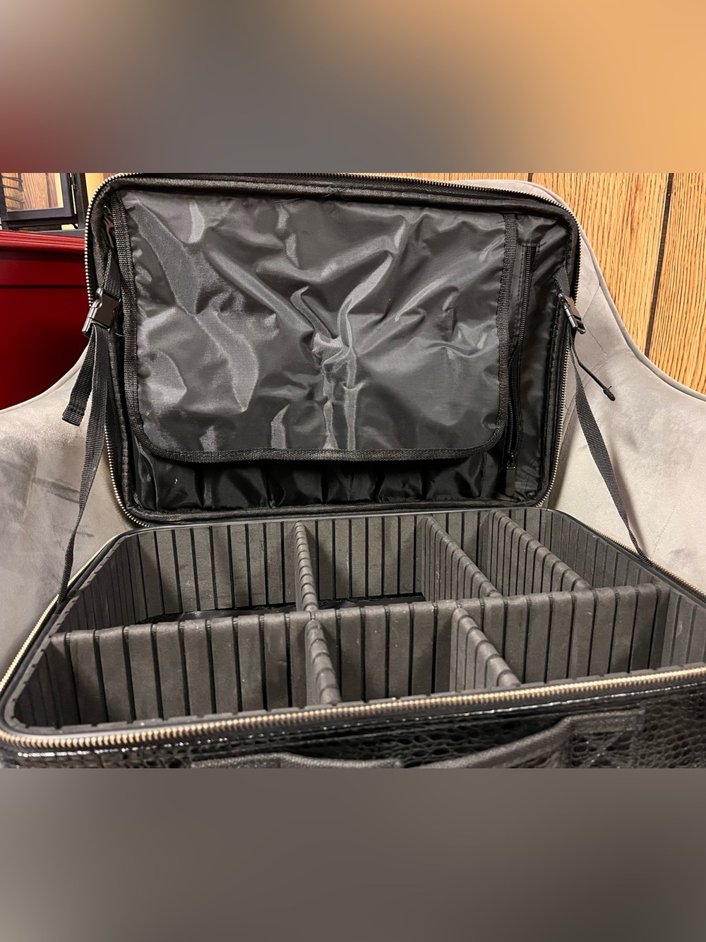 Travel make up case organizer- black Croc-look with Gold Hardware - Picture 6 of 12
